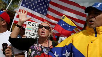 Congresistas del sur de Florida lideran proyecto de ley que busca ofrecer un TPS para venezolanos